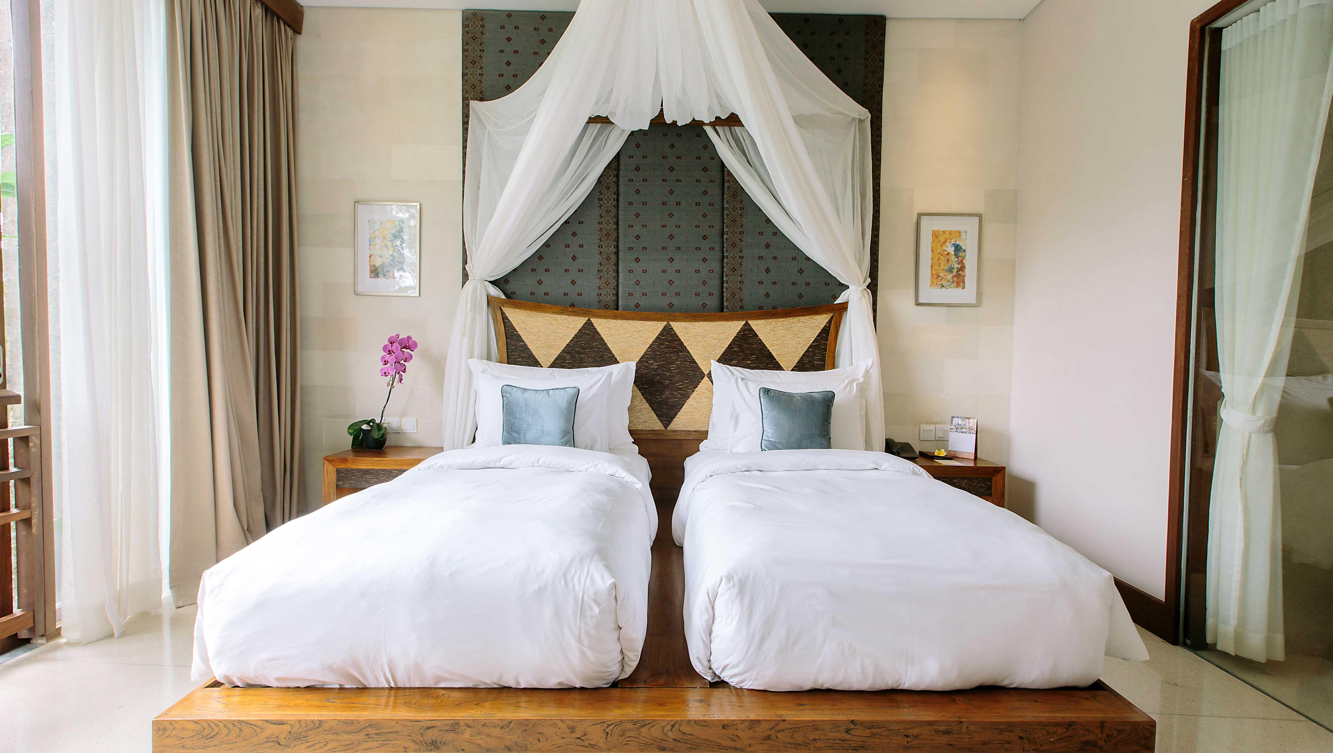Tejaprana Resort y Spa Ubud Exterior foto A bed with mosquito netting