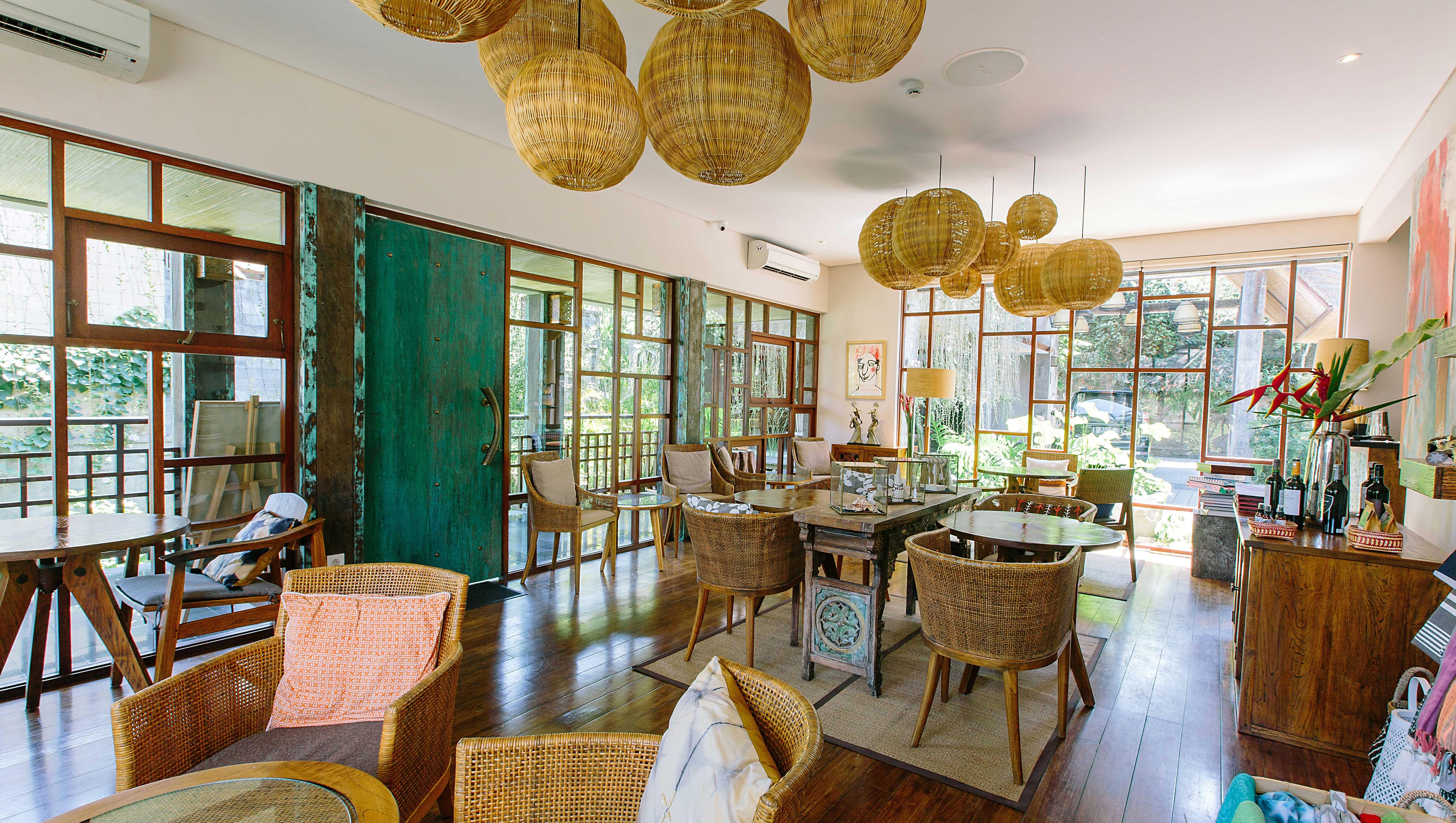 Tejaprana Resort y Spa Ubud Exterior foto The restaurant at the hotel