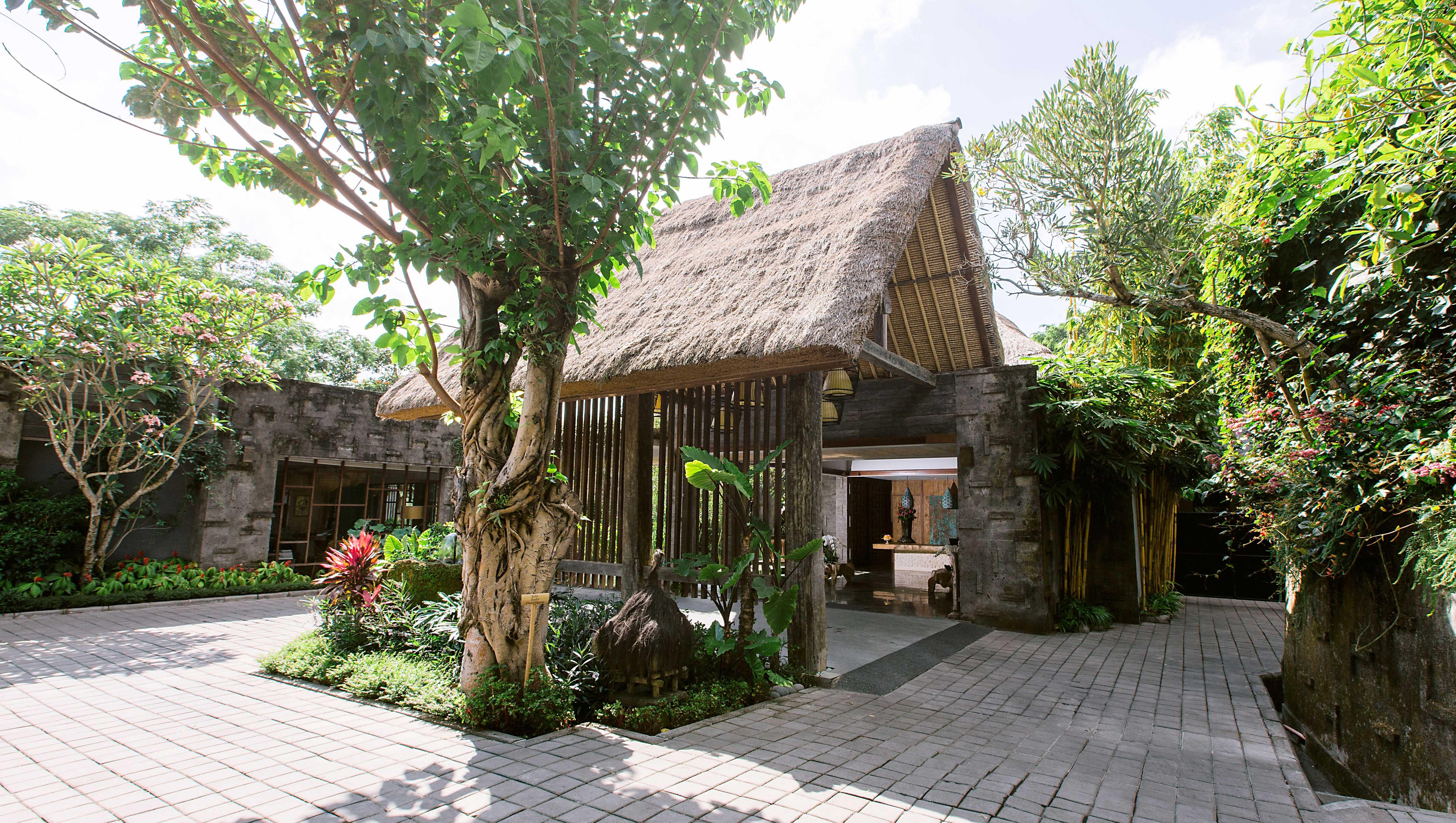 Tejaprana Resort y Spa Ubud Exterior foto The entrance of the museum