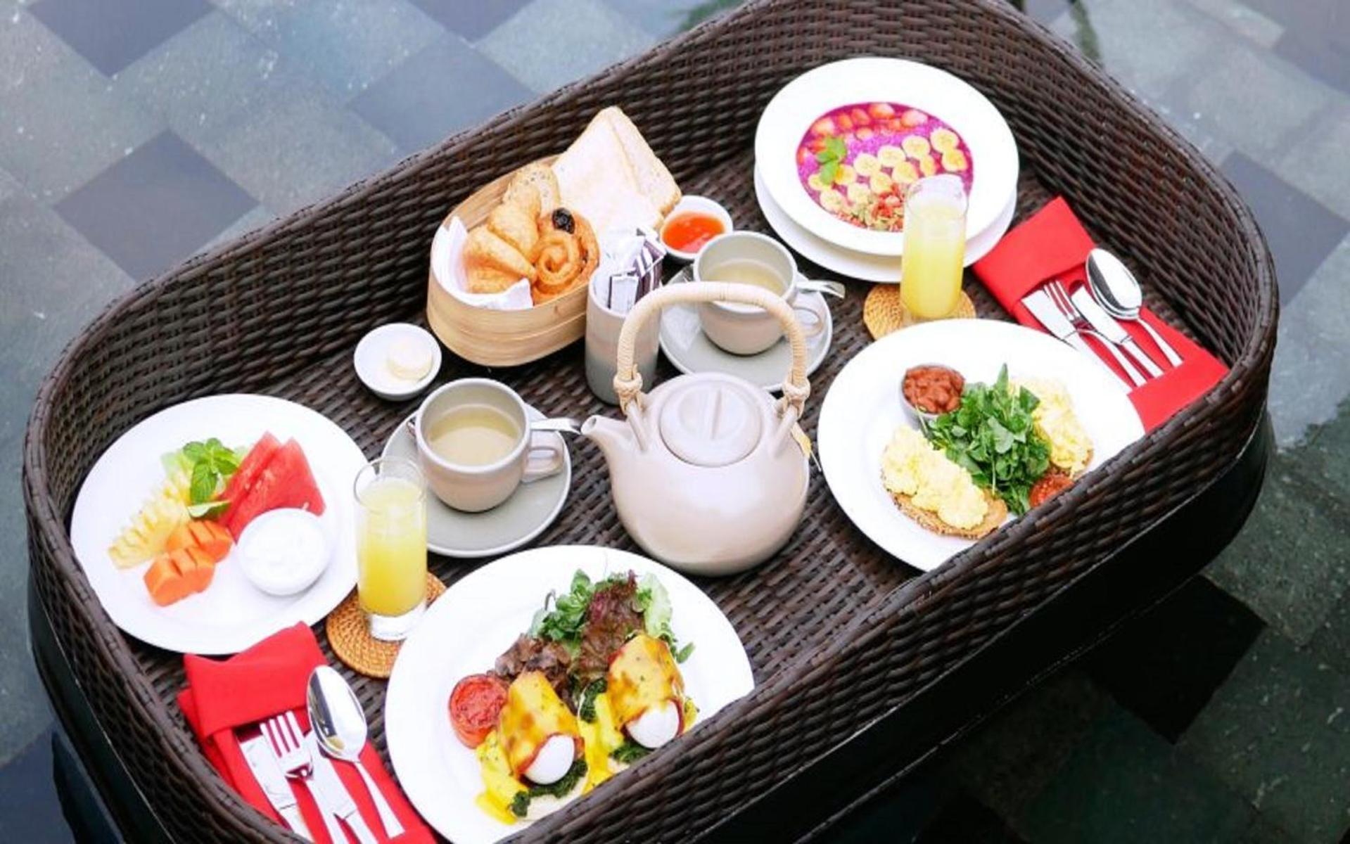 Tejaprana Resort y Spa Ubud Exterior foto A breakfast tray