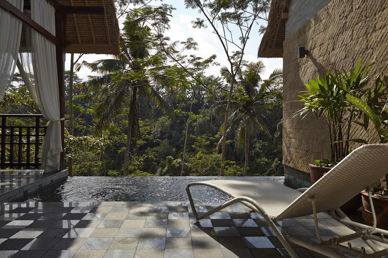 Tejaprana Resort y Spa Ubud Exterior foto The private pool of a villa at the resort