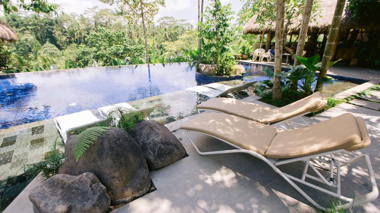 Tejaprana Resort y Spa Ubud Exterior foto The pool at the resort