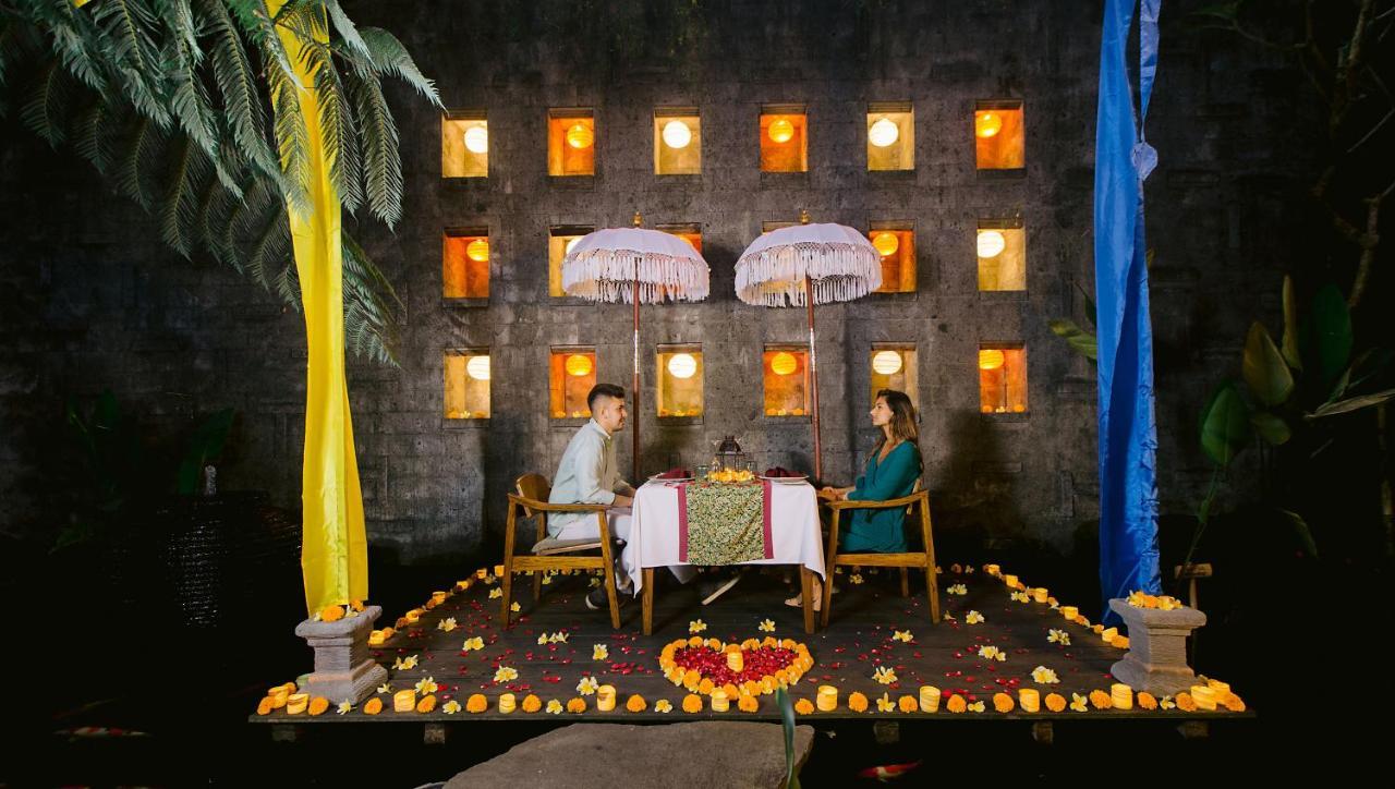 Tejaprana Resort y Spa Ubud Exterior foto A romantic dinner at a resort in Bali, Indonesia